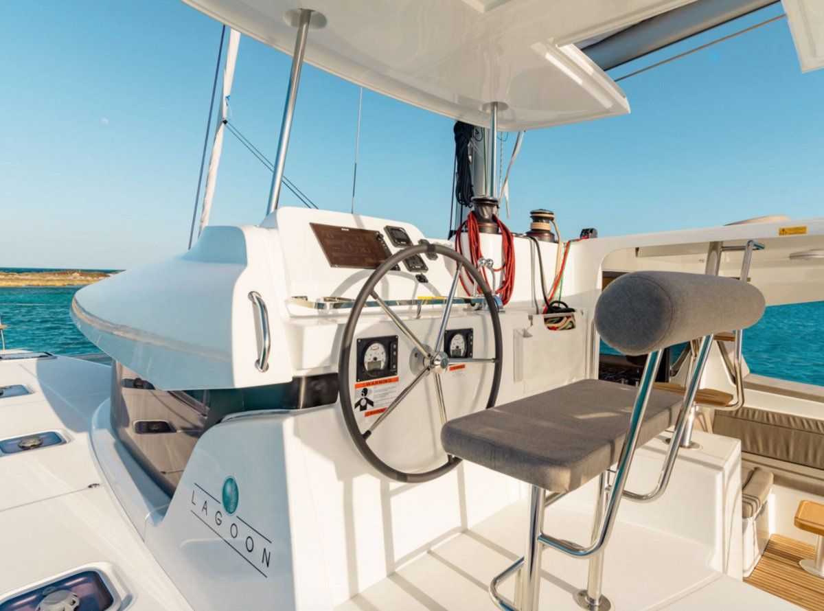 Queen Annezia – Lagoon 42 thumbnail 9